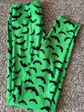 LuLaRoe Kids Leggings Green with Black Bat Print